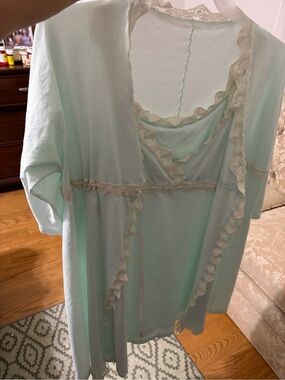Mint Green 2 Piece Gown & Robe PreOwned Maternity or Nursing Size Large/XLarge
